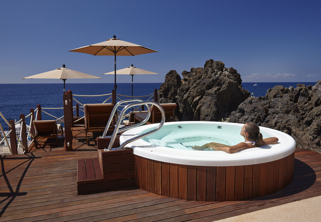 Les spa jacuzzi 6 places à prix discount