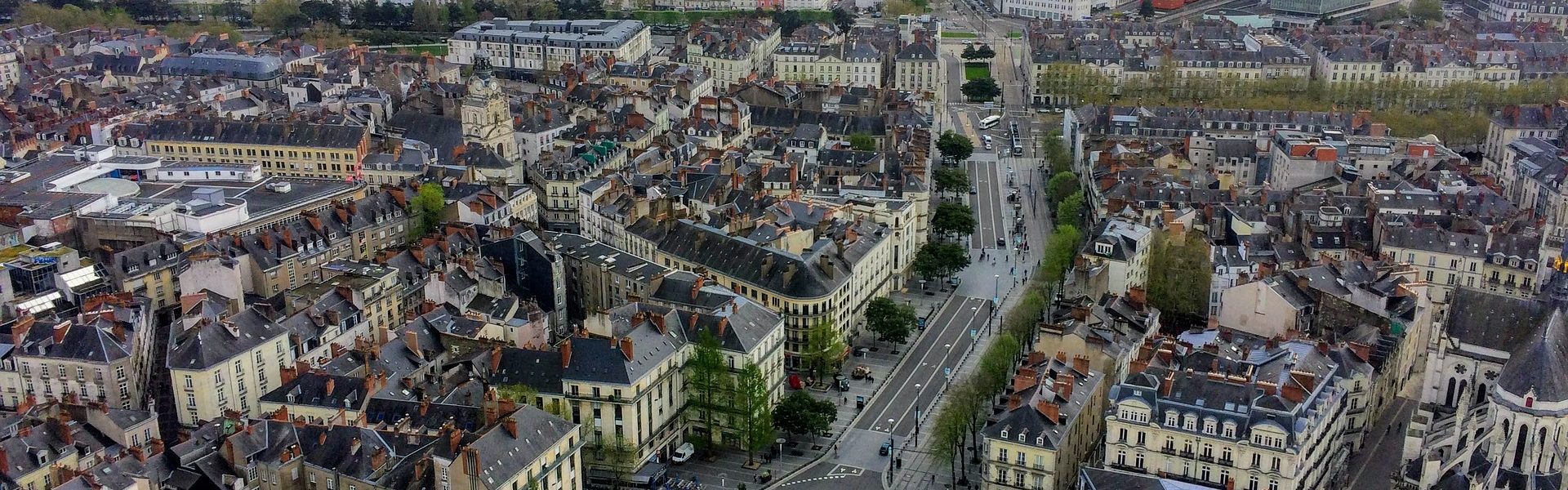 une vue aérienne de la ville de Nantes