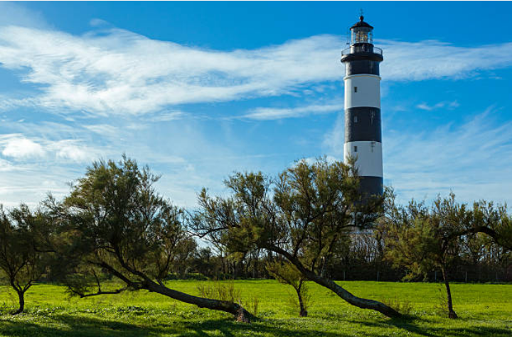 Le phare noir et blanc de l'île d'Oléron