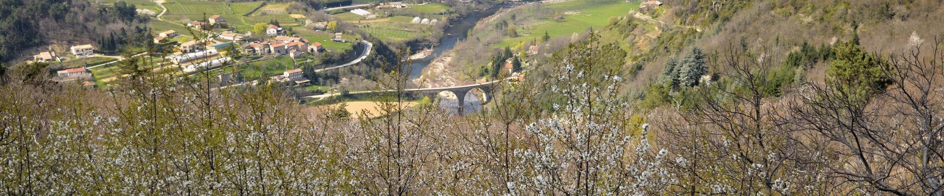 vue de la vallée de l'Eyrieux en Ardèche