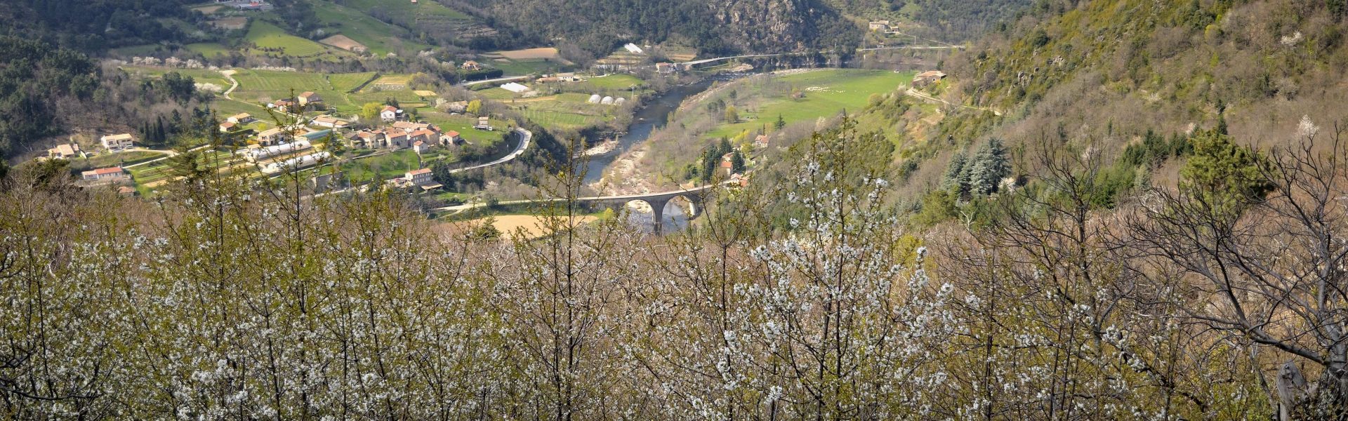 vue de la vallée de l'Eyrieux en Ardèche